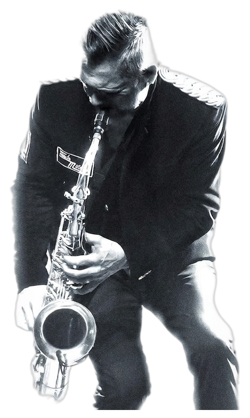 Mattias Lejdal performing on saxophone
